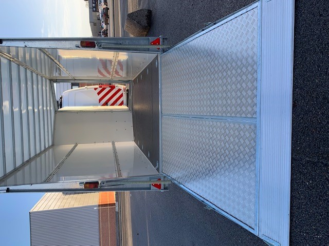 This Raskt-Levert AS trailer is very functional - High payload. The doors can be opened to the sides, and / or closed as a ramp! #RasktLevert #VIP_Ekspress #ExpressDelivery #ExpressNorway #ExpressEuropa #RasktLevertExpress #SafeTransport #EcoLightHouse #Eco_LightHouse #FairTransport #MagnetJQS #Gaselle2021